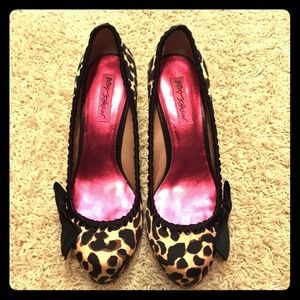 Betsey Johnson leopard print pumps